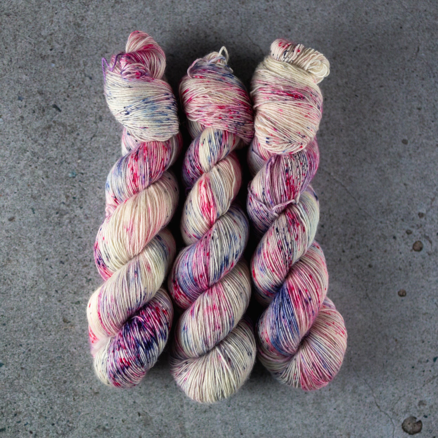 BKD Single, hand dyed yarn, 366m in 100g