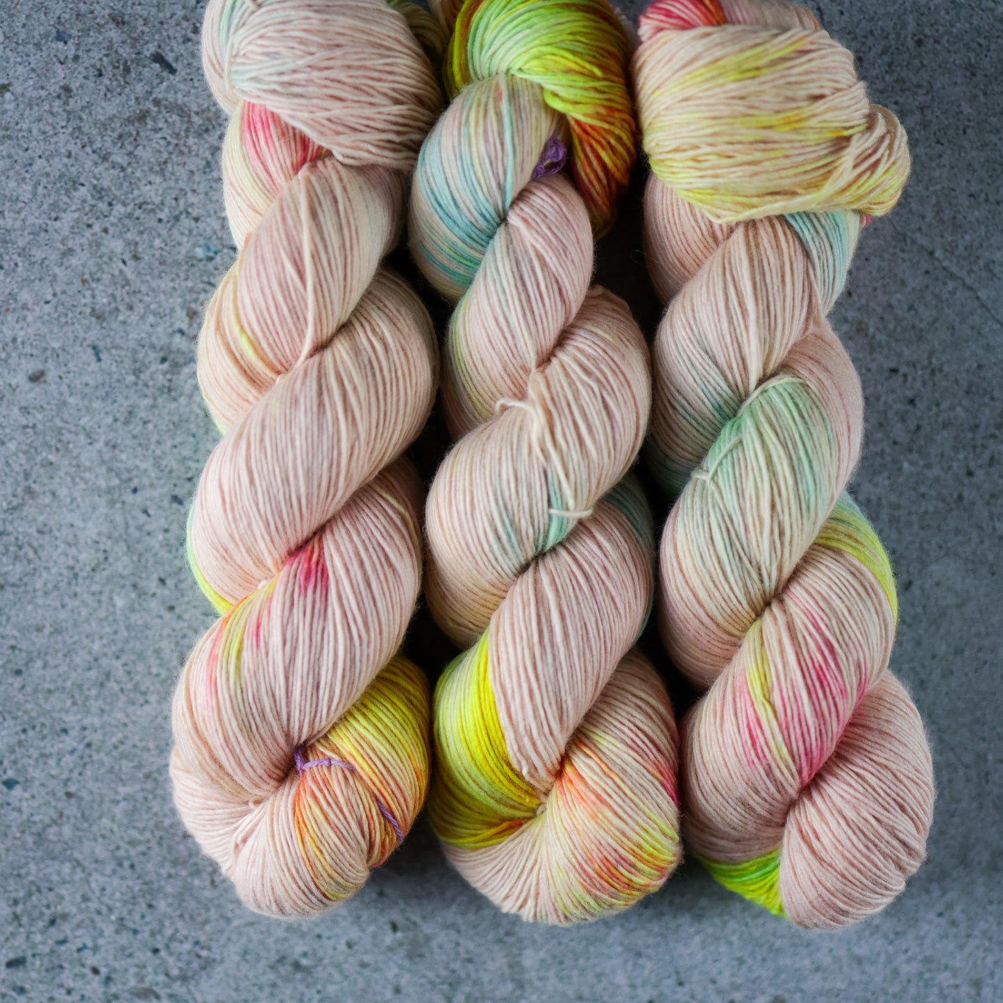 BKD Single, hand dyed yarn, 366m in 100g