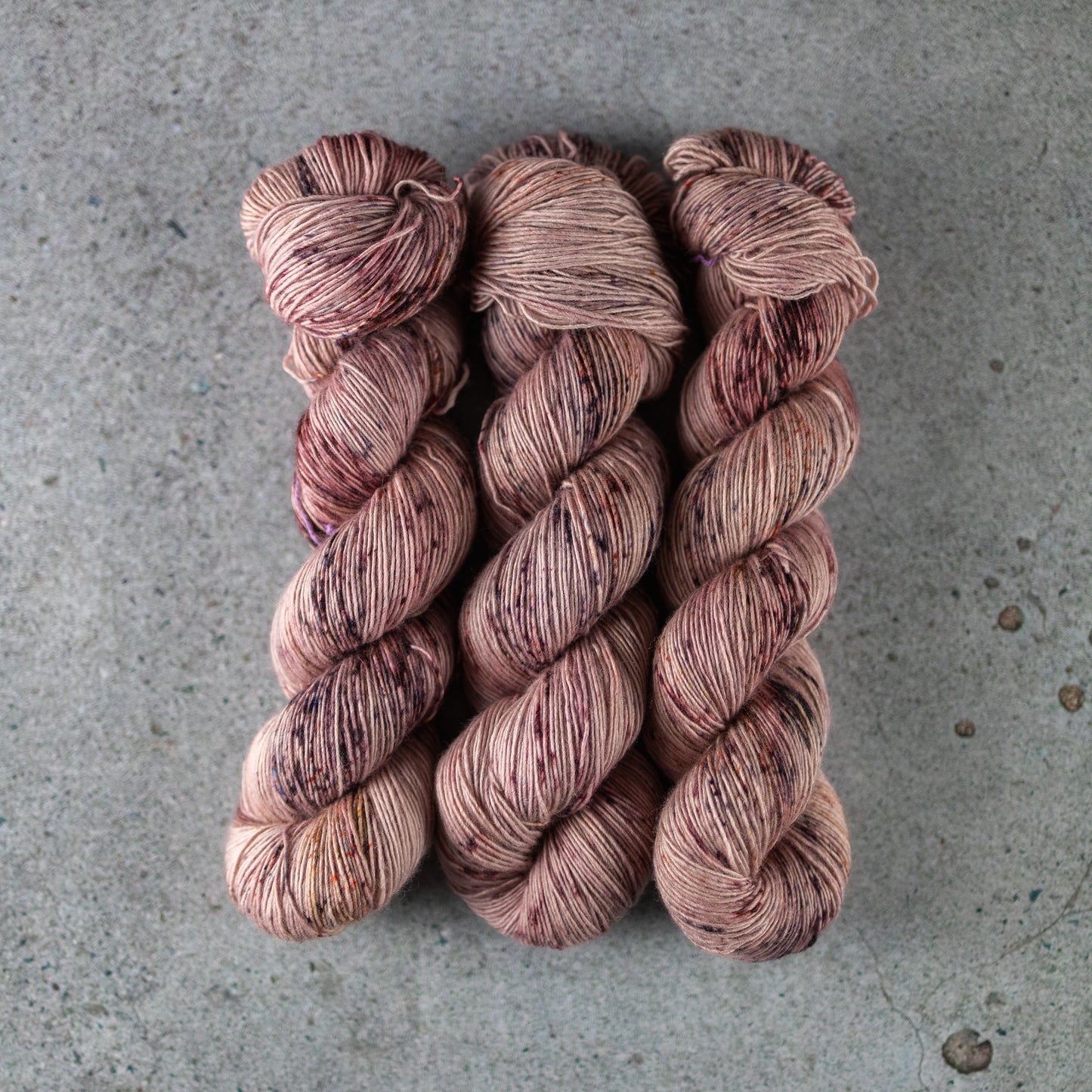 BKD Single, hand dyed yarn, 366m in 100g