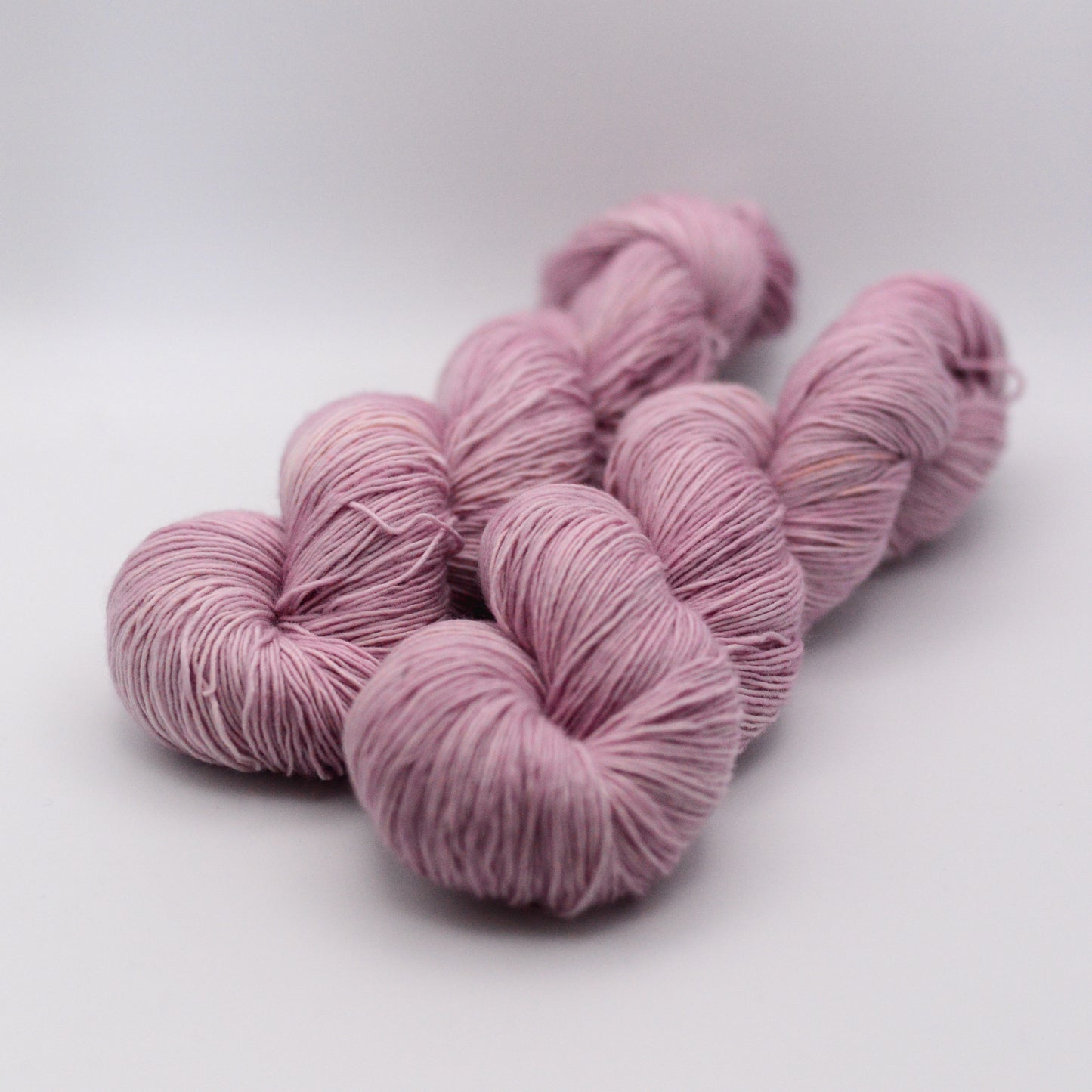 BKD Single, hand dyed yarn, 366m in 100g