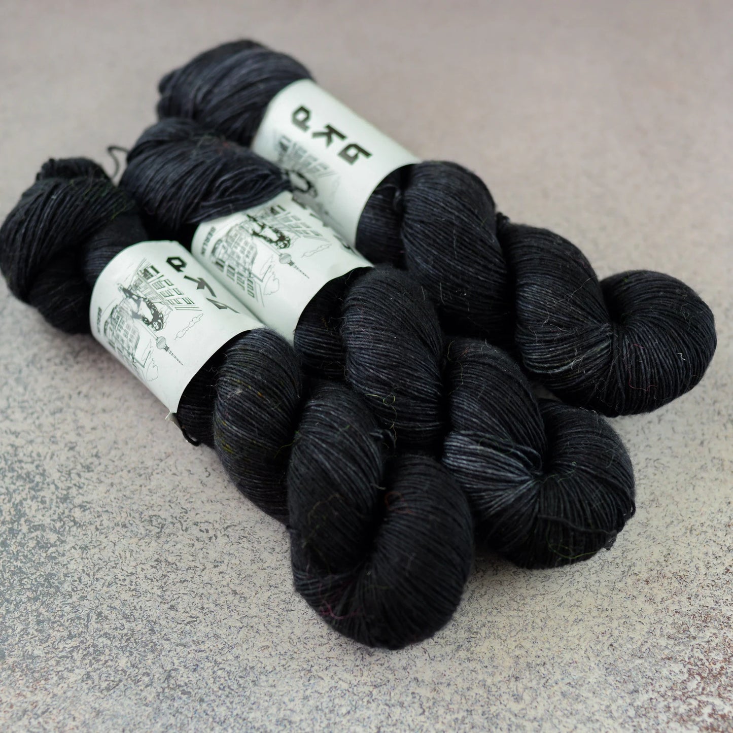 BKD Single, hand dyed yarn, 366m in 100g