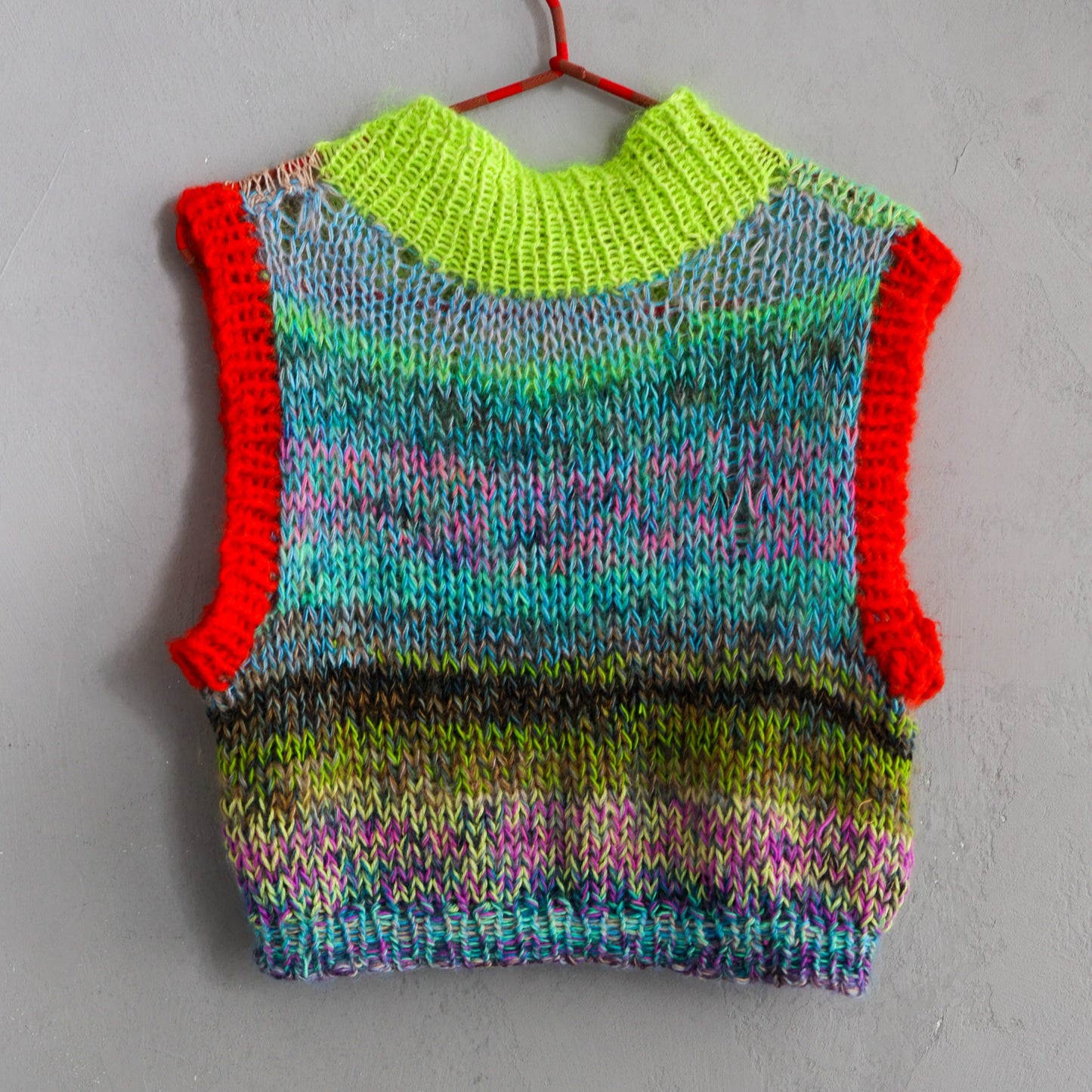 Hot Scrap Vest Knitting Pattern // Free Knitting Pattern // Scrap Yarn Knitting